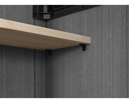 Drevená polica na stene s policovými držiakmi