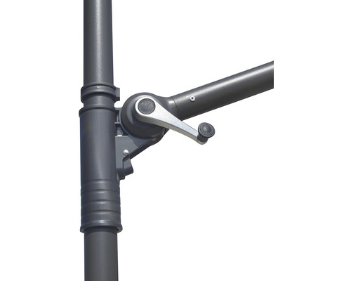 Detailný záber kľukového mechanizmu na nastavenie slnečníka.