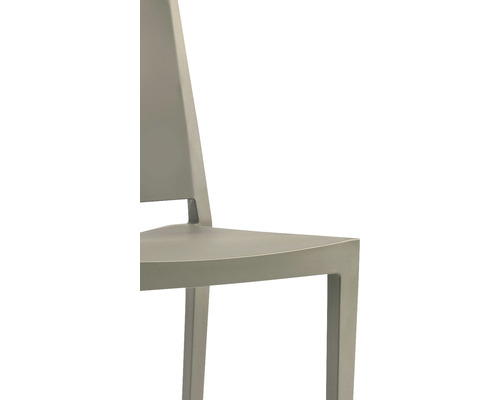 Detailný pohľad na stoličku z plastu