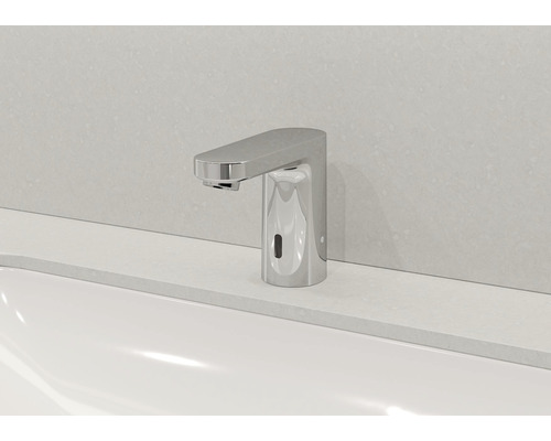 Bezkontaktná chrómová batéria na umývadle