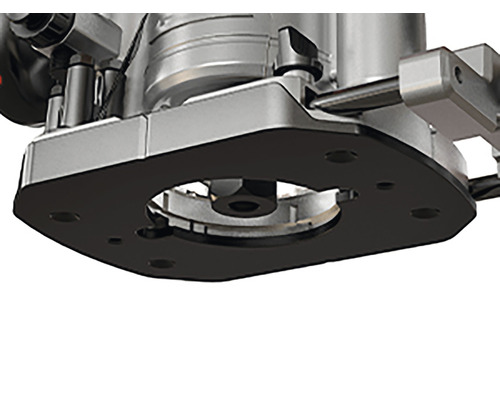 Detail hornej frézky s čiernou základnou doskou