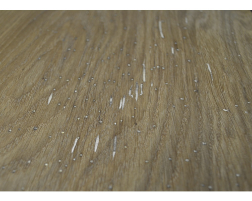 Detail dreveného povrchu s kresbou a drobným poškodením.