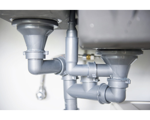 Odtokové potrubia pod dvojitým umývadlom