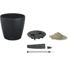 Kvetináč so zavlažovacím systémom a príslušenstvom