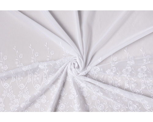 Biela záclonová látka s kvetinovým vzorom