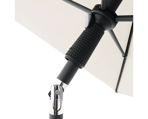 Detailný pohľad na rám slnečníka s otočnou rukoväťou