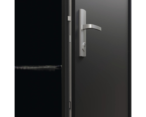 Otvorené dvere s kľučkou a zámkom