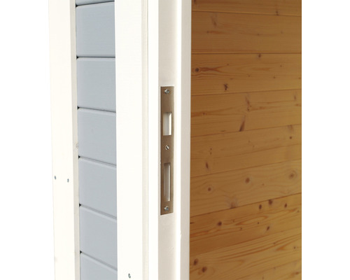 Detail zámku na drevených dverách