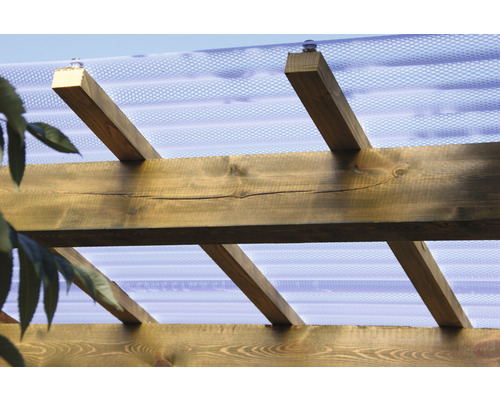 Drevená pergola s vlnitou krytinou