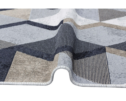 Detailný pohľad na koberec s geometrickým vzorom