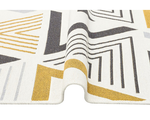 Koberec s geometrickým vzorom