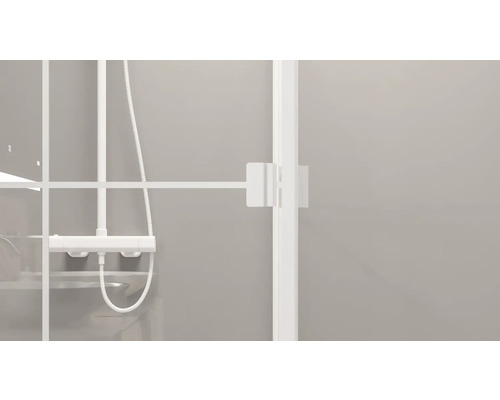 Detailný pohľad na sprchovací kút so sprchovacou armatúrou