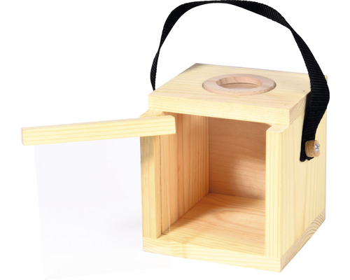 Drevená búdka pre vtáky s otvorenými dvierkami a popruhom na nosenie