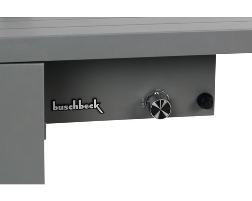 Detailný pohľad na gril Buschbeck s ovládacím panelom, otočným gombíkom a logom
