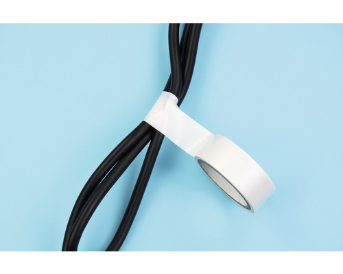 Elektrické káble upevnené izolačnou páskou