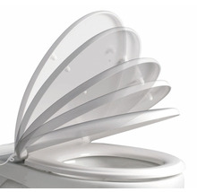 WC sedadlo s pomalým zatváraním v rôznych polohách otvorenia