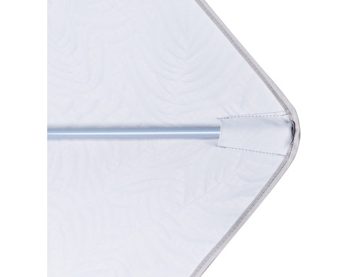 Detail slnečníka s kovovou tyčou