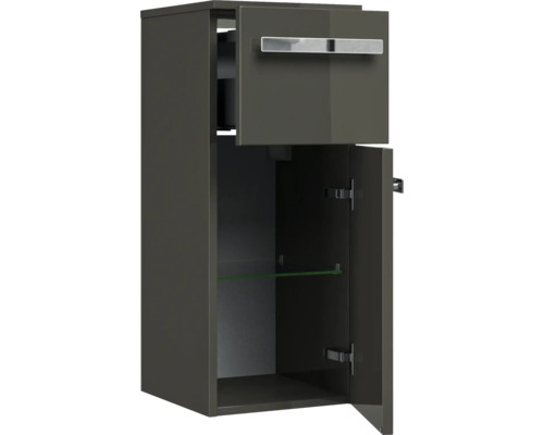 Vysoká skrinka s otvorenými dvierkami a jednou sklenenou policou