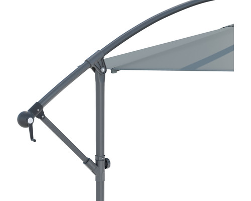 Detailný pohľad na slnečník s rámom a strieškou