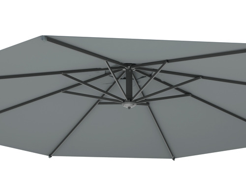 Pohľad zdola na sivý záhradný slnečník s oceľovým rámom