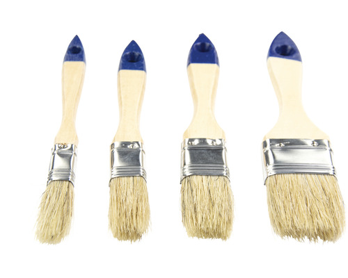 Štyri maliarske štetce s drevenou rukoväťou