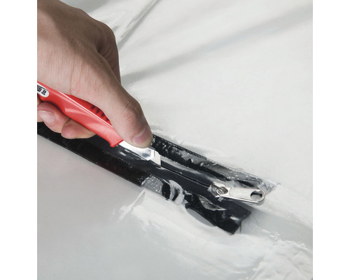 Detail noža prerezávajúceho zips