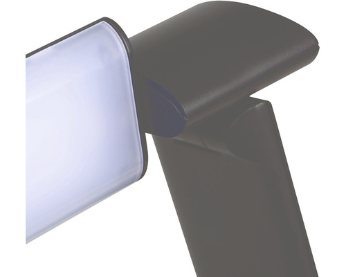 Detail plastovej police s priesvitnou policou