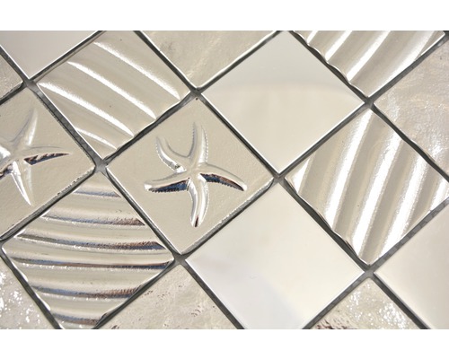 Detail mozaikovej dlaždice so vzorom hviezdice