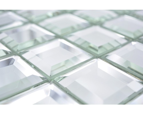 Štvorcové zrkadlové mozaikové dlaždice v detaile