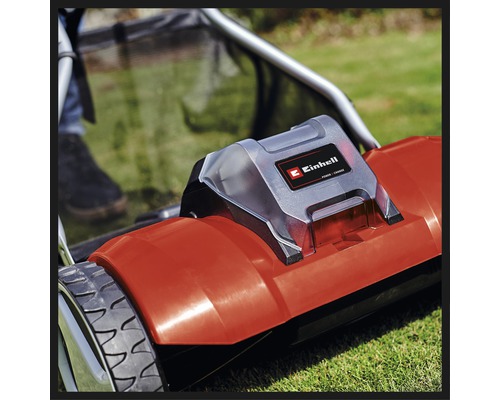 Akumulátorová kosačka na trávu Einhell s logom Einhell na priestore pre batériu