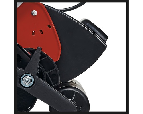 Detailný záber kosačky na trávu