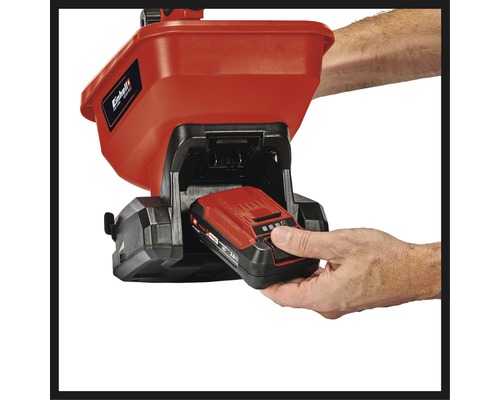 Vloženie batérie Einhell do záhradného náradia