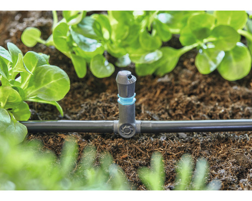 Zavlažovací systém s kvapkadlom na zavlažovanie rastlín v záhrade