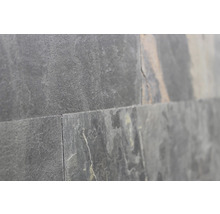 Detailný záber bridlicových panelov na dekoráciu stien