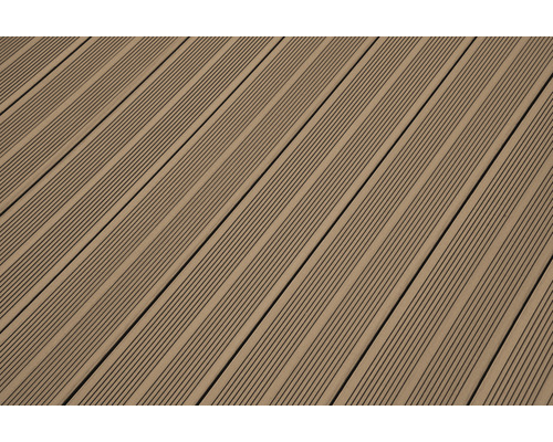 Detail drevených polymérových terasových dosiek