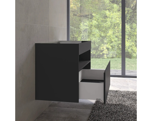 Čierna skrinka pod umývadlo so zásuvkou v kúpeľni