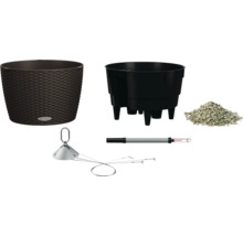 Obrázok prúteného kvetináča, vložky pre rastliny s nožičkami, drenážnej vrstvy, vlhkomeru a zavlažovacieho systému.