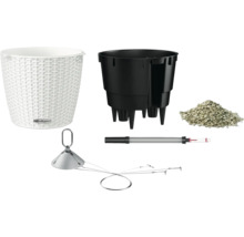 Rôzne záhradnícke potreby: kvetináč, vnútorná vložka, keramzit, hnojivo a zavlažovací systém