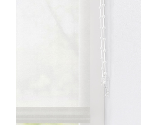 Roleta s ovládacou retiazkou na okno