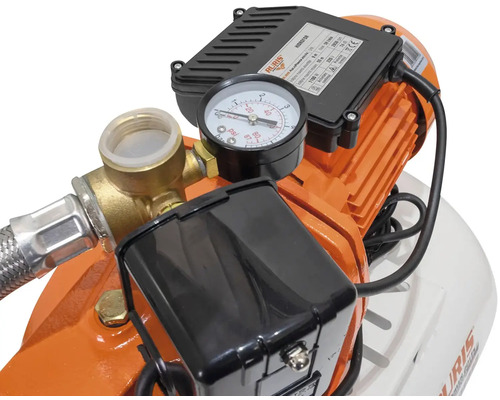 Domáca vodáreň s manometrom a tlakovým spínačom