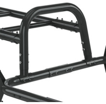 Detail kovového rámu so skrutkovými spojmi