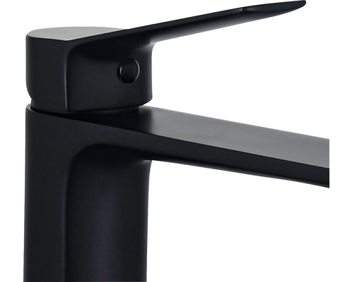 Čierna umývadlová batéria do kúpeľne