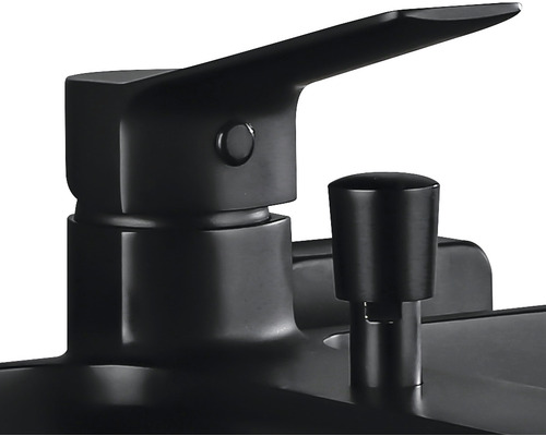 Detail vodovodnej batérie s pákou a odtokovou súpravou