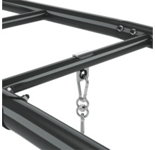 Detail kovového rámu so závesným mechanizmom pre hojdačku