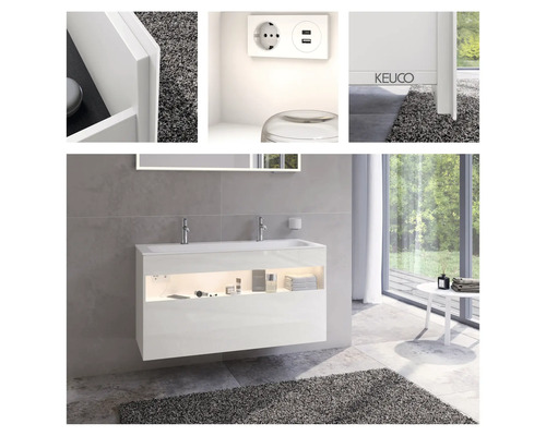 Moderná kúpeľňa s umývadlovou skrinkou, zrkadlom a osvetlením