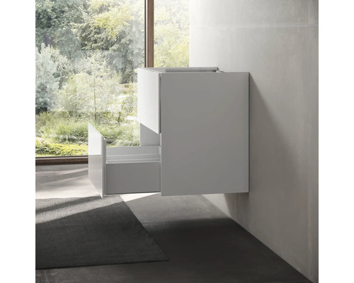 Skrinka pod umývadlo so zásuvkou v kúpeľni