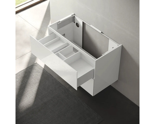 Skrinka pod umývadlo s otvorenými zásuvkami na dizajn kúpeľne