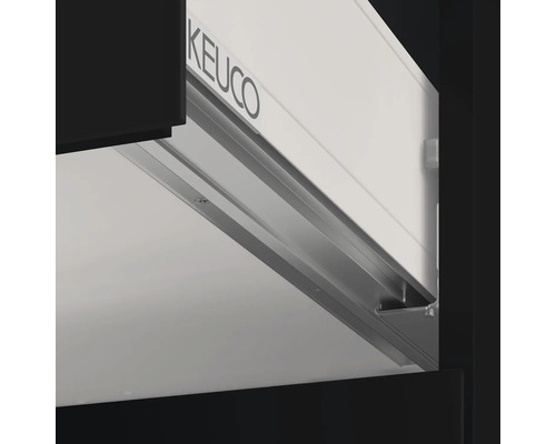 Detail zásuvky s logom Keuco.