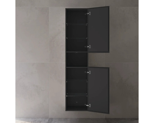 Otvorená závesná kúpeľňová skrinka s policami