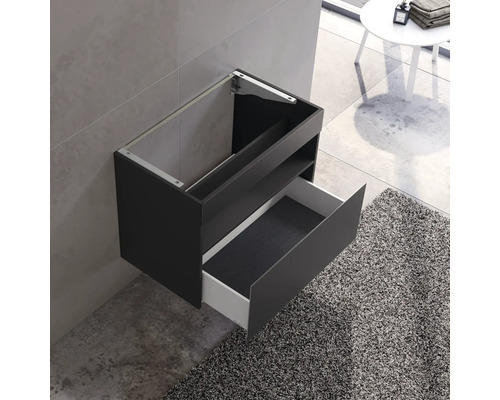 Skrinka pod umývadlo so zásuvkou a otvorenou policou v kúpeľni